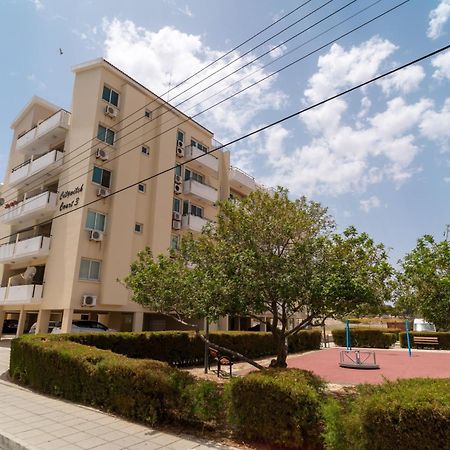 라르나카 Blu Mackenzie 1 Bdr Flat With Pool 아파트 외부 사진