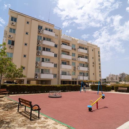 라르나카 Blu Mackenzie 1 Bdr Flat With Pool 아파트 외부 사진
