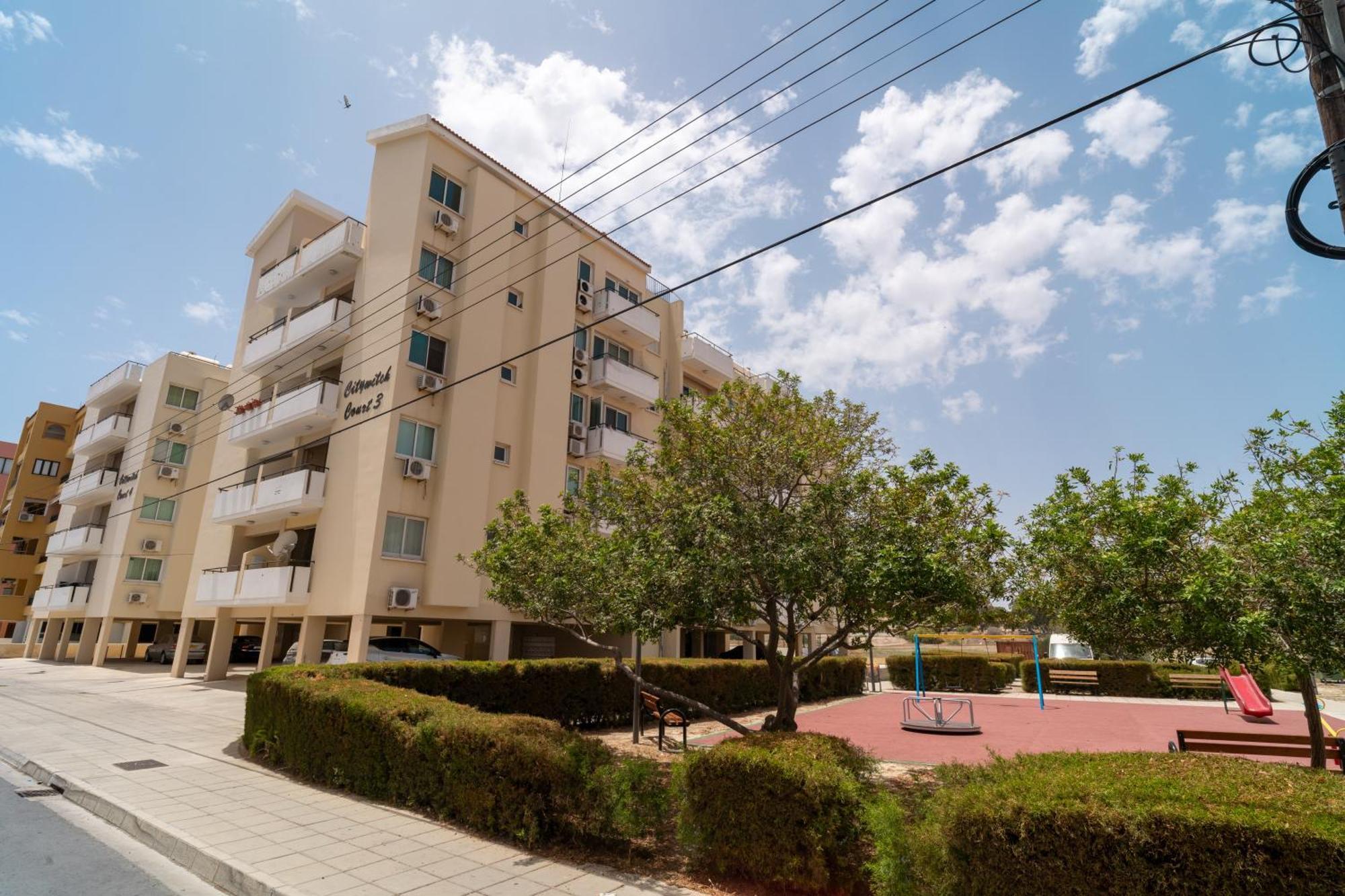 라르나카 Blu Mackenzie 1 Bdr Flat With Pool 아파트 외부 사진