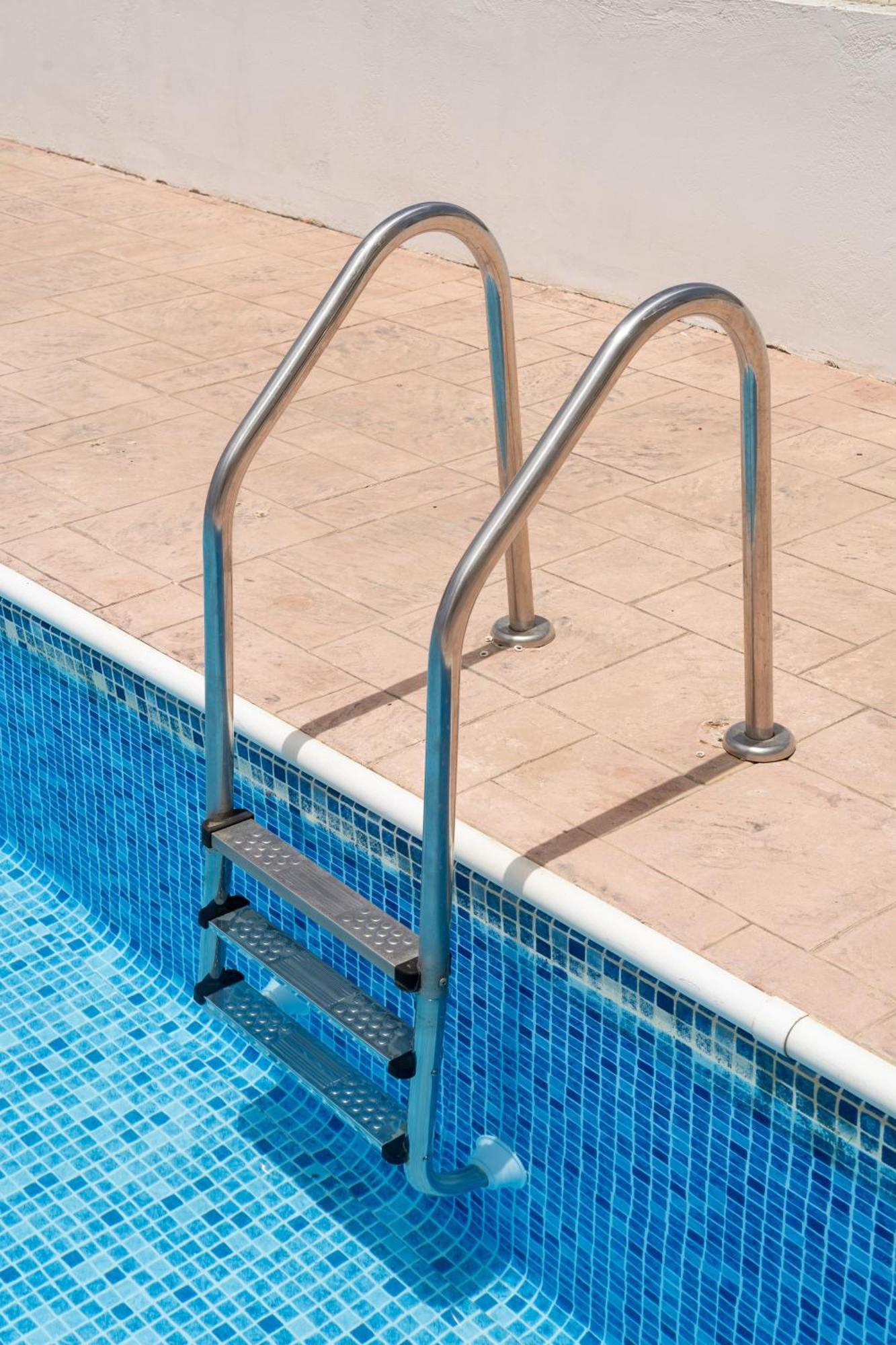 라르나카 Blu Mackenzie 1 Bdr Flat With Pool 아파트 외부 사진