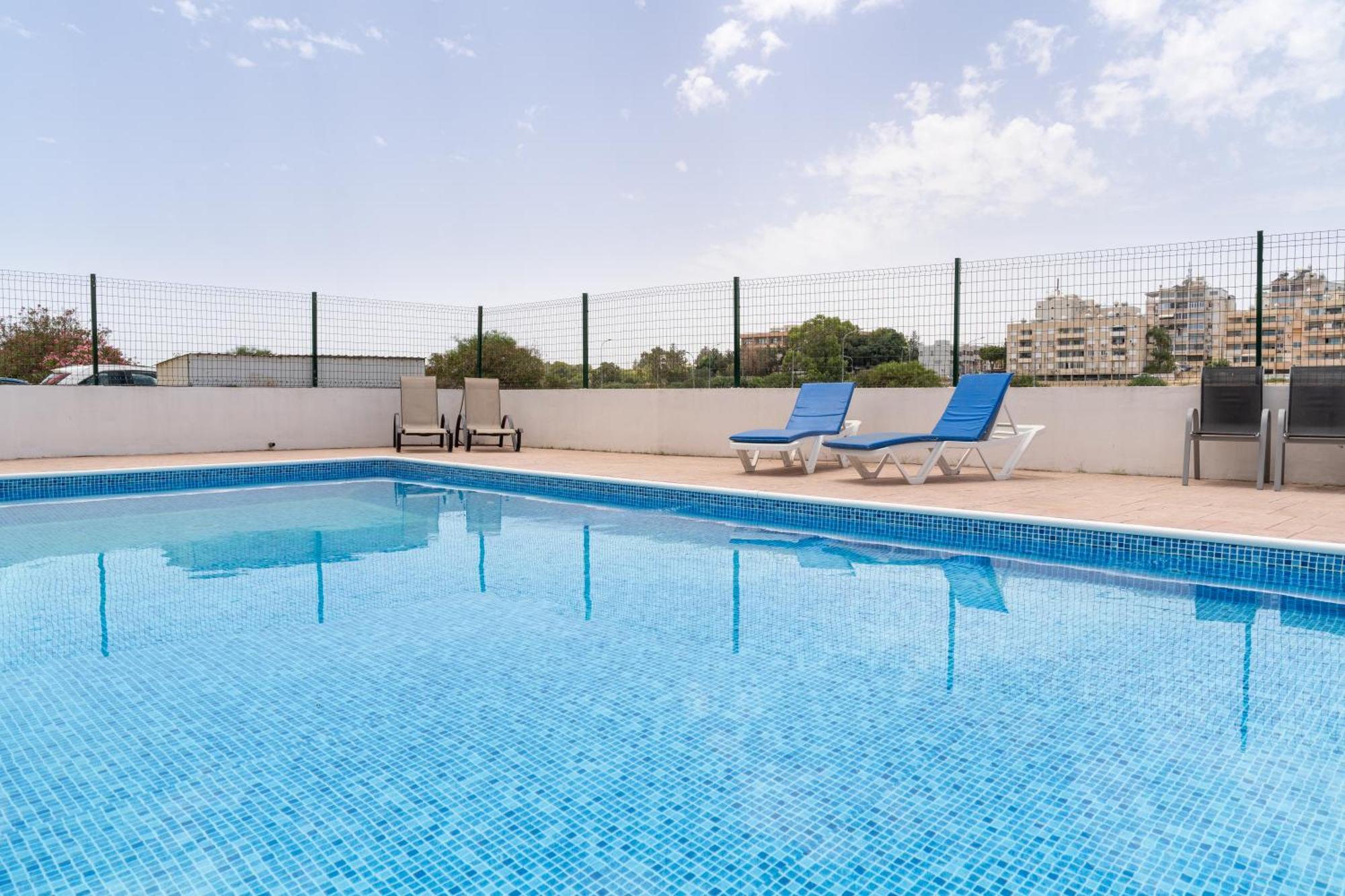 라르나카 Blu Mackenzie 1 Bdr Flat With Pool 아파트 외부 사진